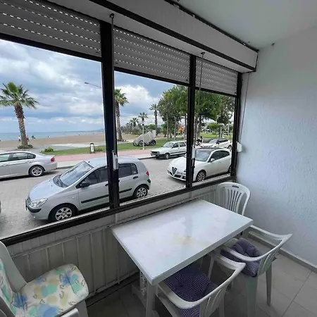 Sahilde Denize Sifir Apartmán *