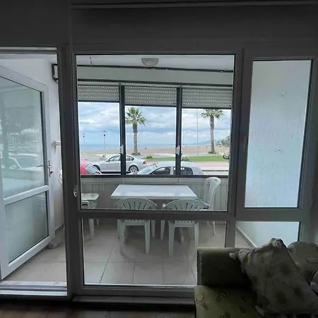 Apartman Sahilde Denize Sifir