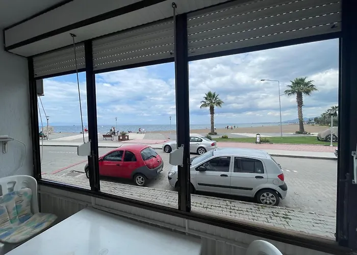Apartman Sahilde Denize Sifir Dikili