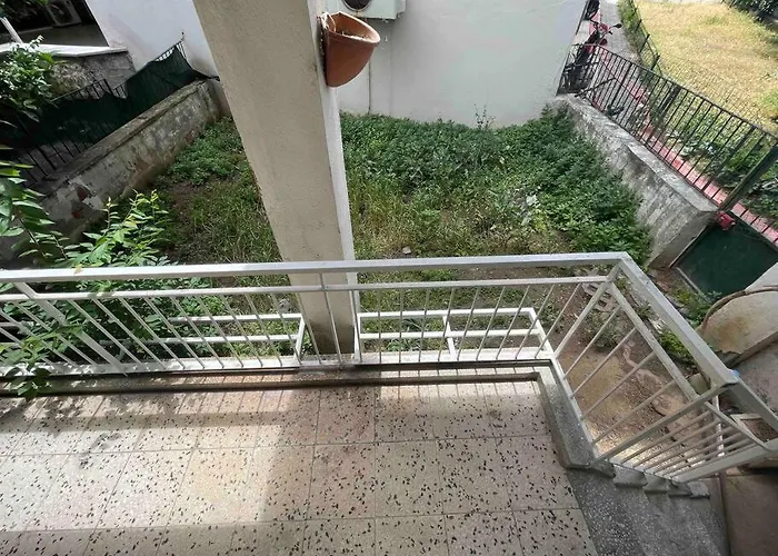 Apartman Sahilde Denize Sifir Dikili