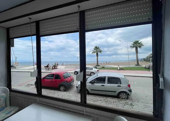 Apartman Sahilde Denize Sifir Dikili